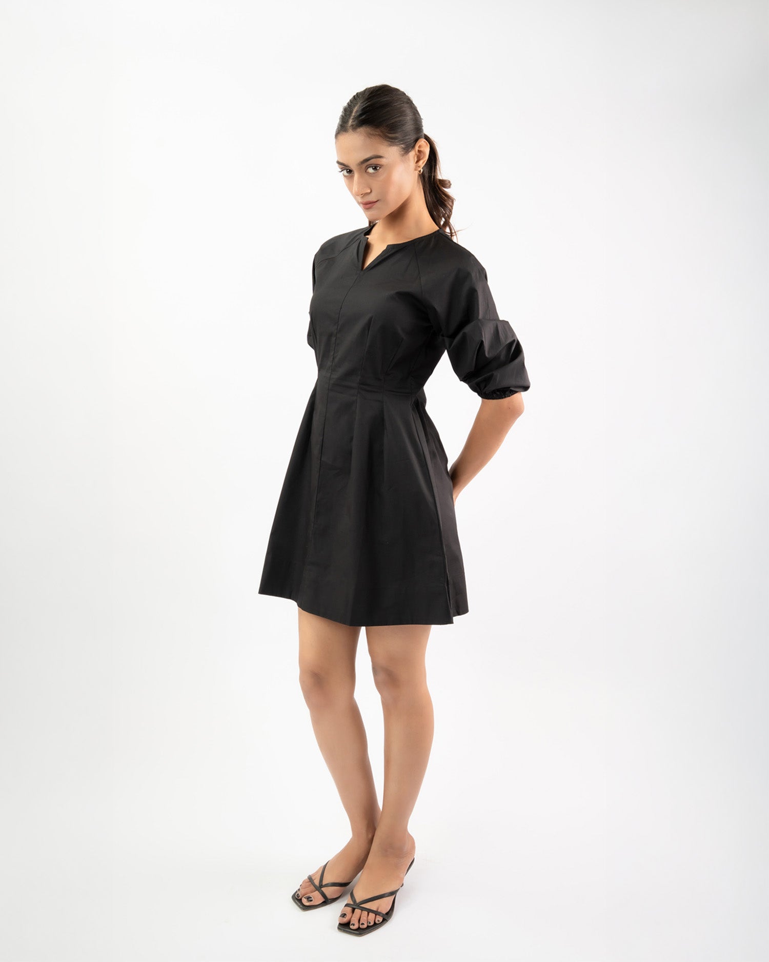 Women’s cotton short dress with balloon sleeves, relaxed fit casual summer outfit