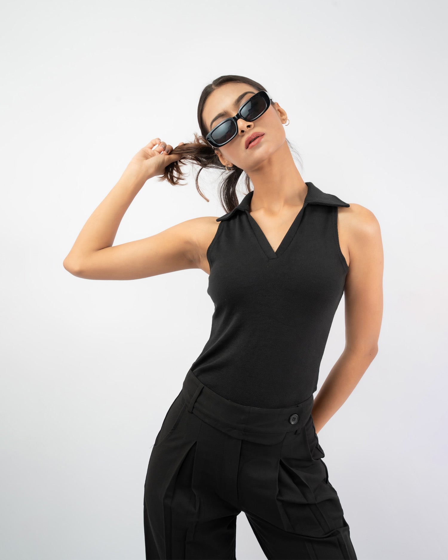Sleeveless ribbed polo top for women in black, minimal fitted summer outfit