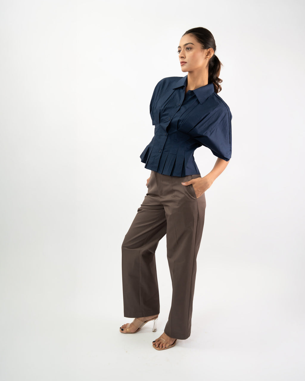 Minimal women’s cotton shirt with pleats and short sleeves, effortless everyday outfit