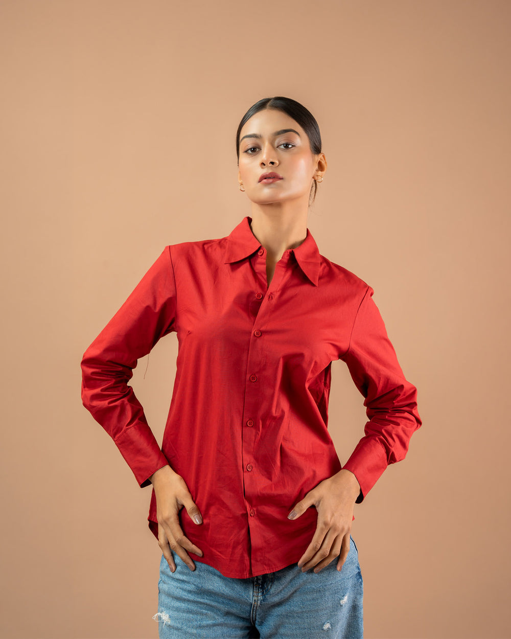 Women’s loose fit button-down shirt, breathable cotton everyday styling