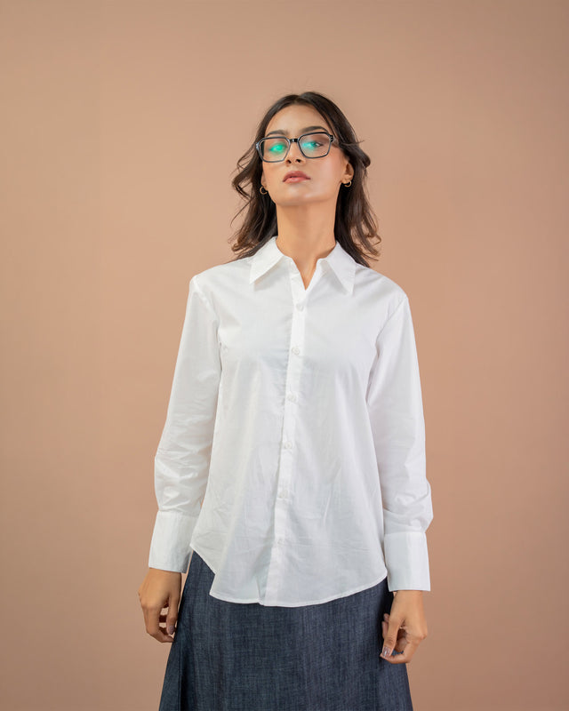Women’s loose button-down shirt, soft cotton fabric for comfortable daily wear