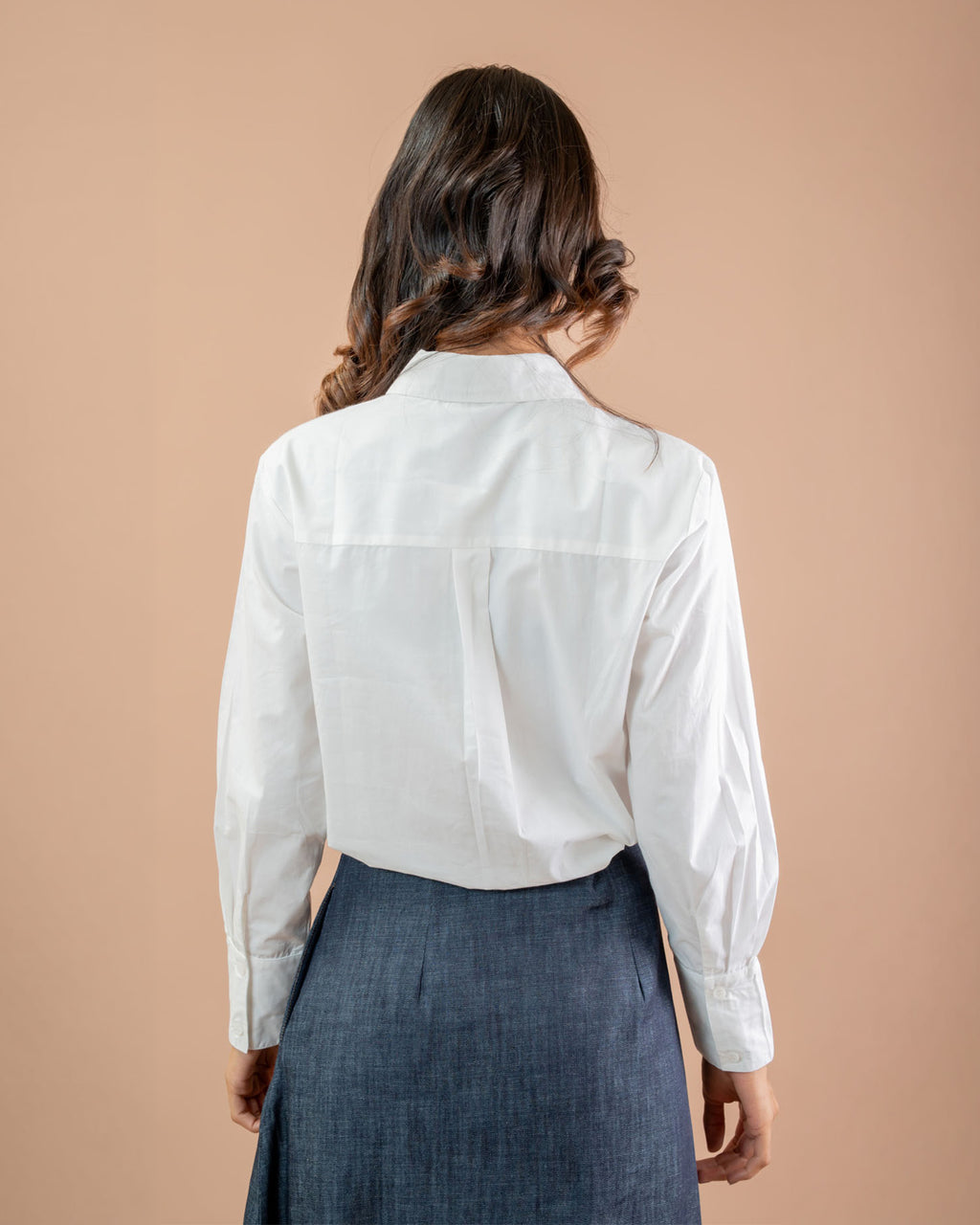 Minimal women’s outfit denim skirt with relaxed shirt, soft cotton everyday fashion