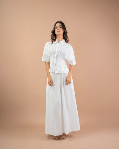 Minimal women’s pleated shirt with short sleeves, soft cotton casual wear